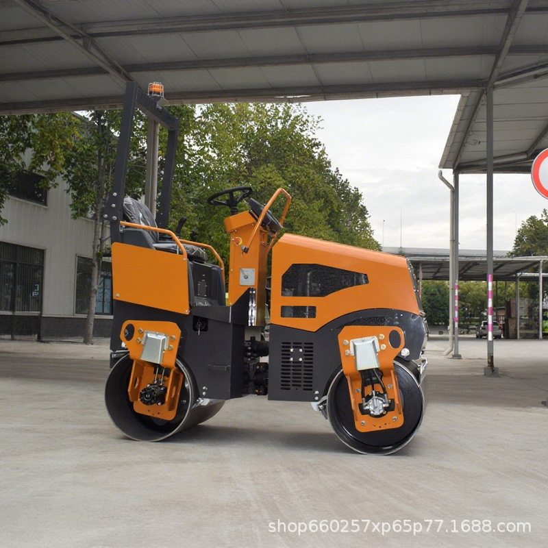 Driving Road Roller Small Road Roller Double Steel Wheel Vibrating Asphalt Compactor Exported to Japan