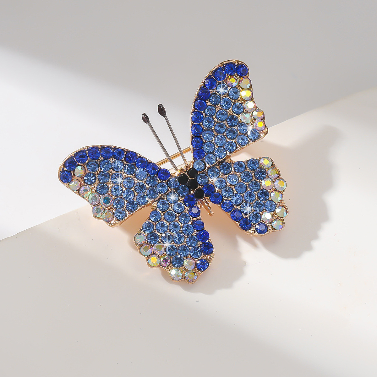 Nuevo estilo europeo y americano completo diamante mariposa broche de las mujeres de lujo elegante pin capa cardigan traje de gama alta de las mujeres moda ramillete