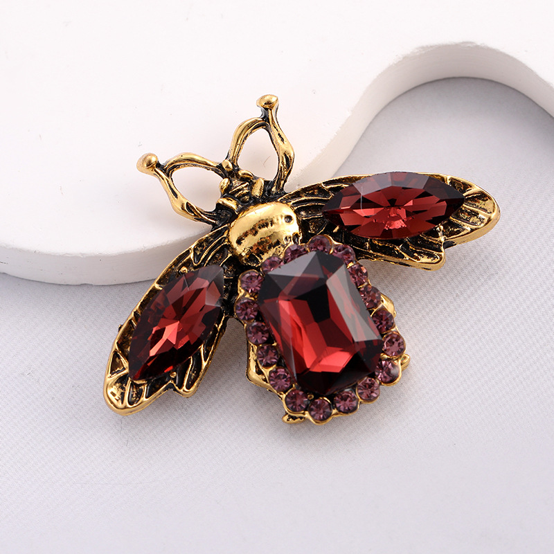 New Diamond-Studded Brooch Cute Creative Bee Anti-Exposure Chest Flower Personalized Colorful Pin Suit Clothing_voghion.com