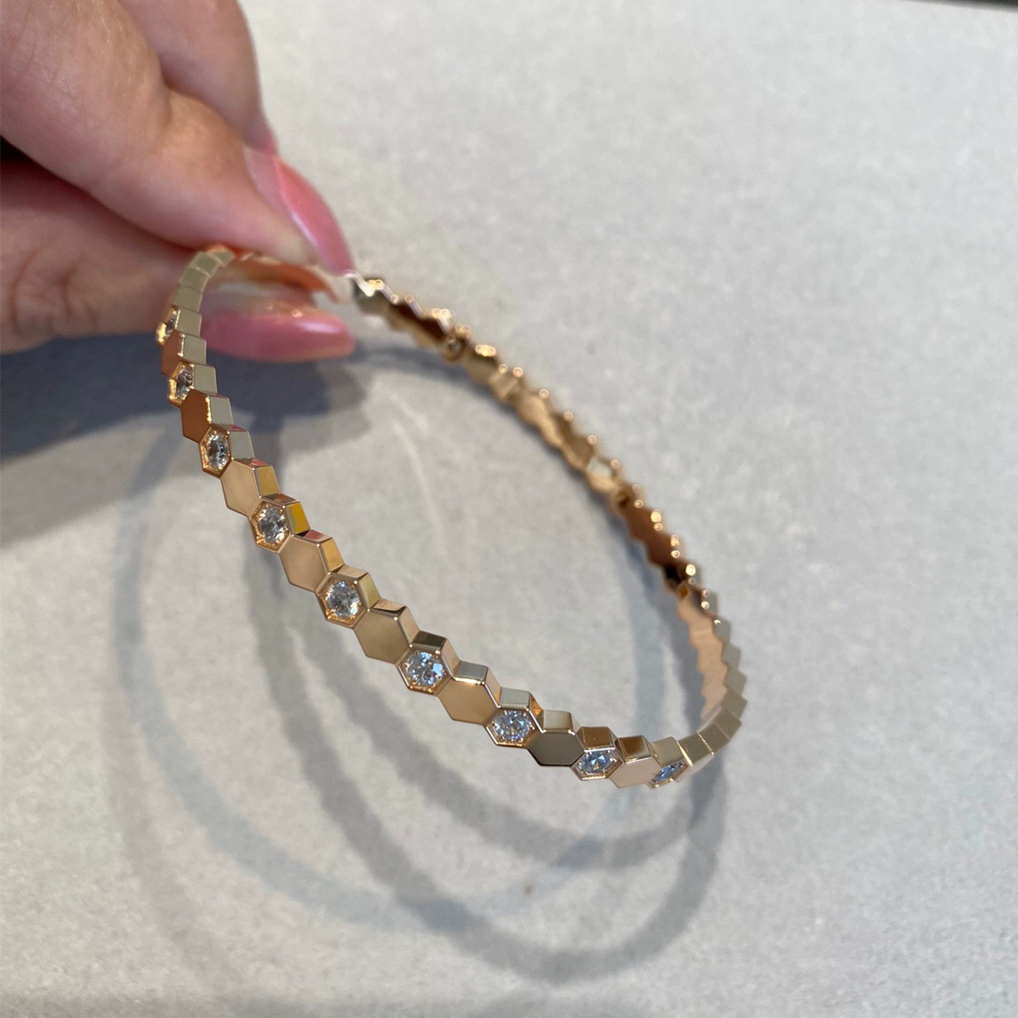 Плетёный браслет с сотами Shangjia, позолота 18K, свет diamonds встраиваются Кондор шестигранное плесса