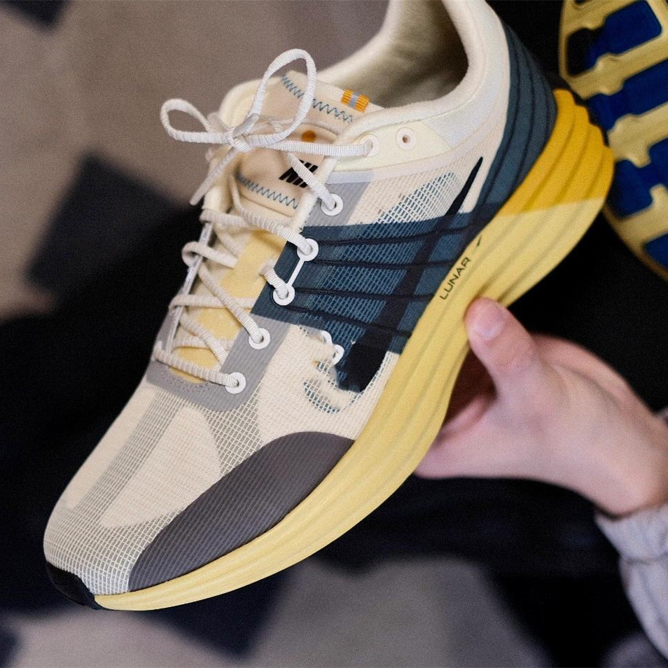 Lunar Roam登月系列透气网面缓震大底情侣休闲百搭运动跑步鞋男女