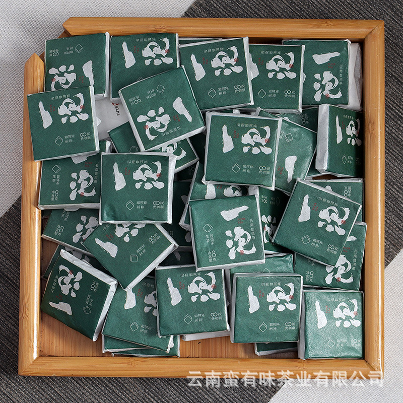 批发  一泡云南方片茶 普洱茶生普生茶 8克生茶薄片 大树料