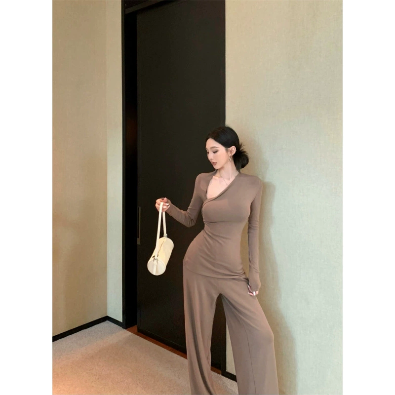 2025 женская одежда дизайн асимметричный воротник вязаный костюм с длинным рукавом женский весенний однотонный двухсоставной костюм женская одежда