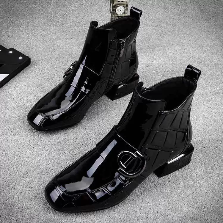 Ботинки Martin 2023 Осень-зима Новые лакированные кожаные плоские квадратные носок на флисовой подкладке Теплые короткие сапоги в британском стиле Кожаная обувь больших размеров для женщин