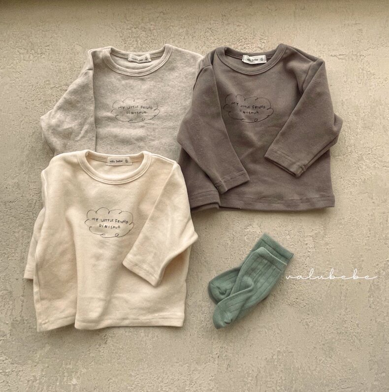 Ropa de invierno para bebés 2023 Otoño e Invierno estilo coreano ropa para niños ropa de bebé cuello redondo impreso camisa de fondo con forro polar