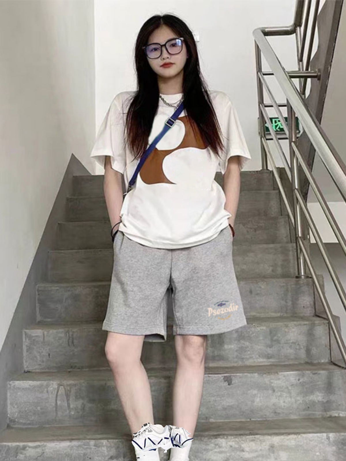 중학교 여중생 아메리칸 그레이 스포츠 반바지 걸스 빅보이 여름 고등학생 와이드 레그 5 점 바지 풀다