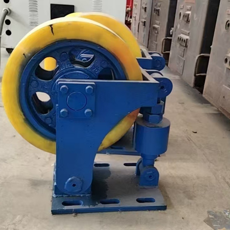 Dispositivo de amortiguación de elevación vertical para oreja de tanque de rodillos de minería para resistencia al desgaste y amortiguación de funcionamiento estable (depósito de oro)