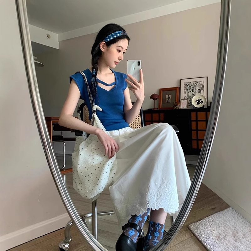 French-Style Floral Lace-Up Blue Flutter-Sleeve Knit T-Shirt for Women, 2026 Summer New Slim-Fit Sleeveless Top