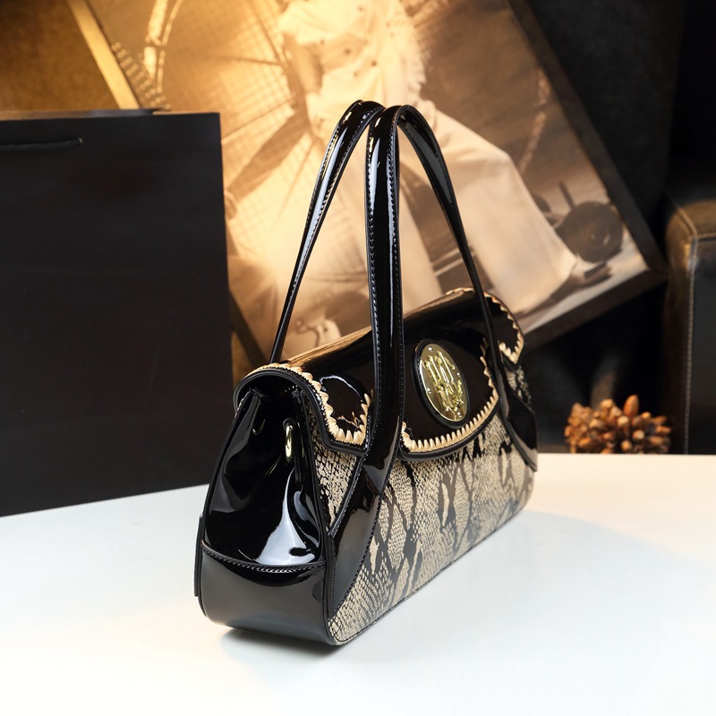 Hot selling handbag for women 2024 new stylish and versatile snake patterned women's bag, large capacity middle-aged_voghion.com