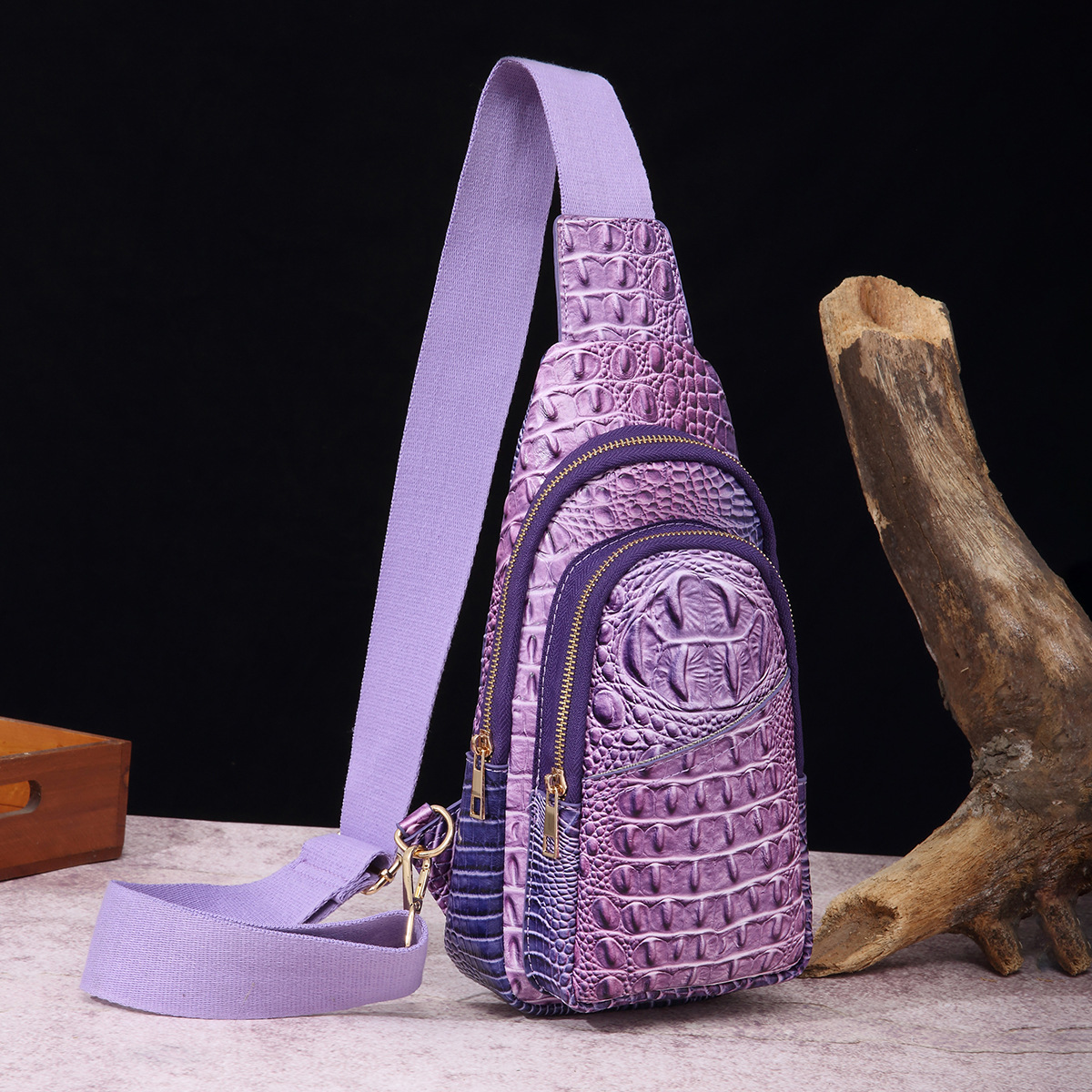 Retro Women's Chest Bag With Crocodile Pattern And Wide Strap_voghion.com