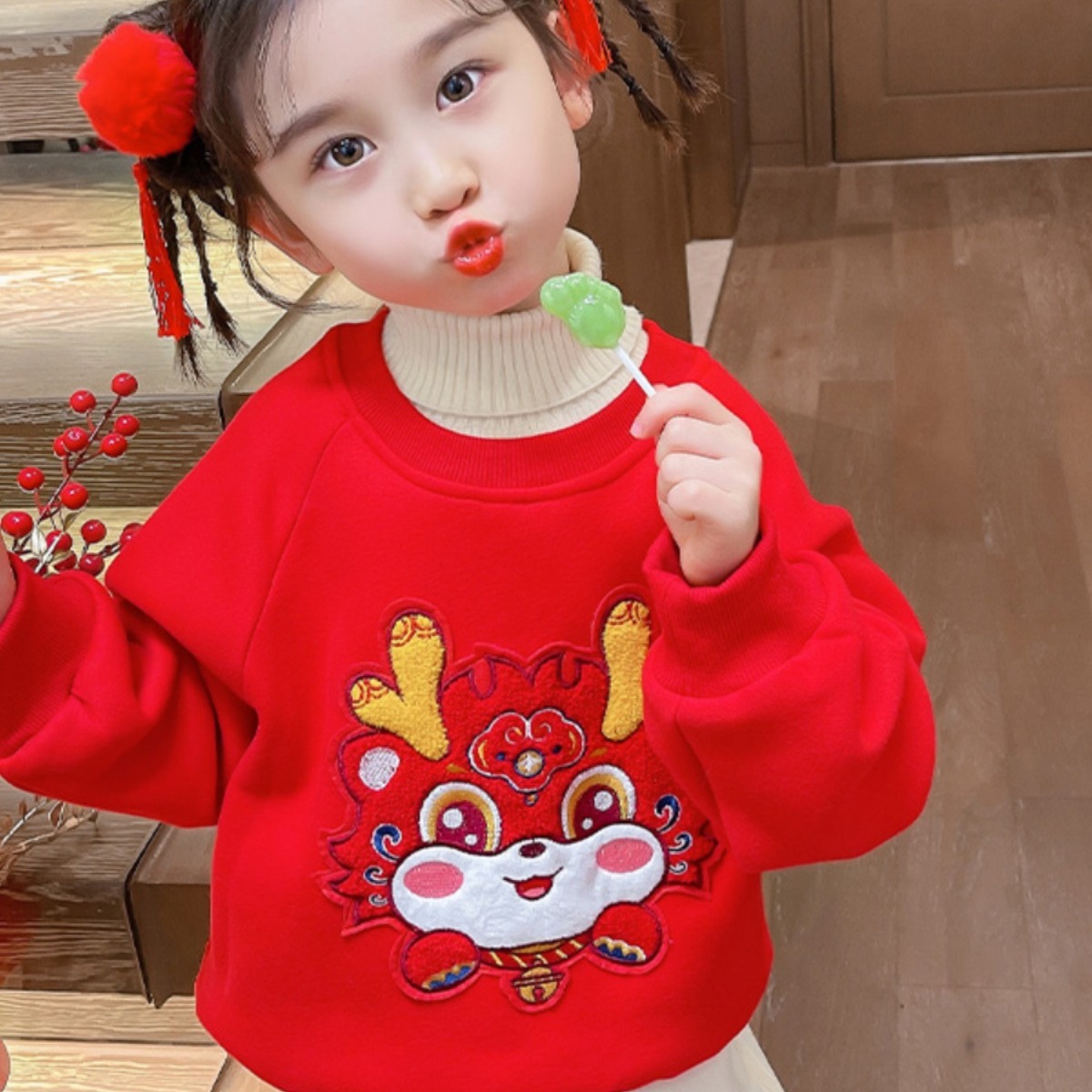 女童新年拜年服国潮风卡通如意龙圆领卫衣2024中国风儿童演出服