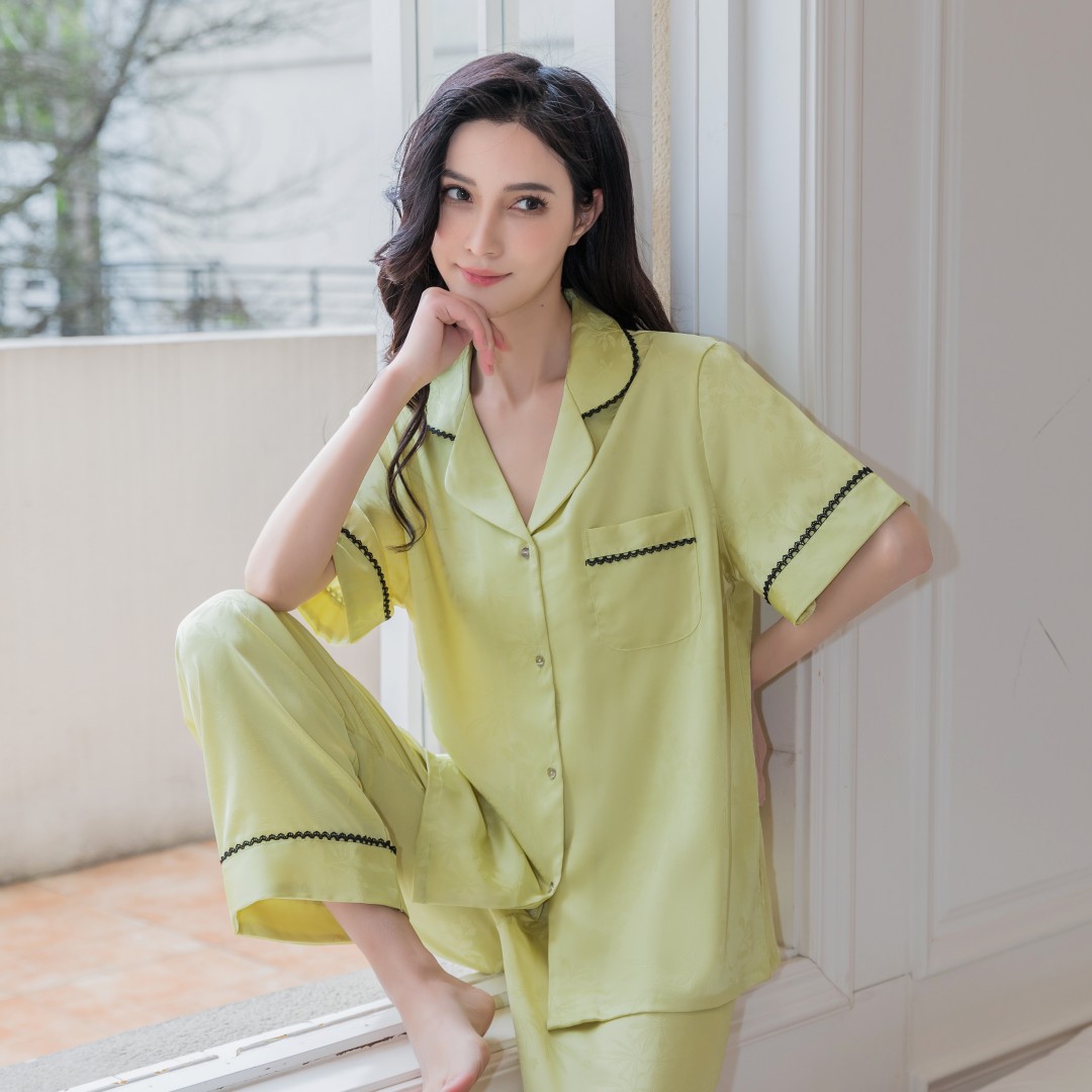 Pajamas Women's 2023 New Ice Silk Elegant Noble Short-sleeved Women's Green Leaf Jacquard Silk High-end Sense Home Clothes