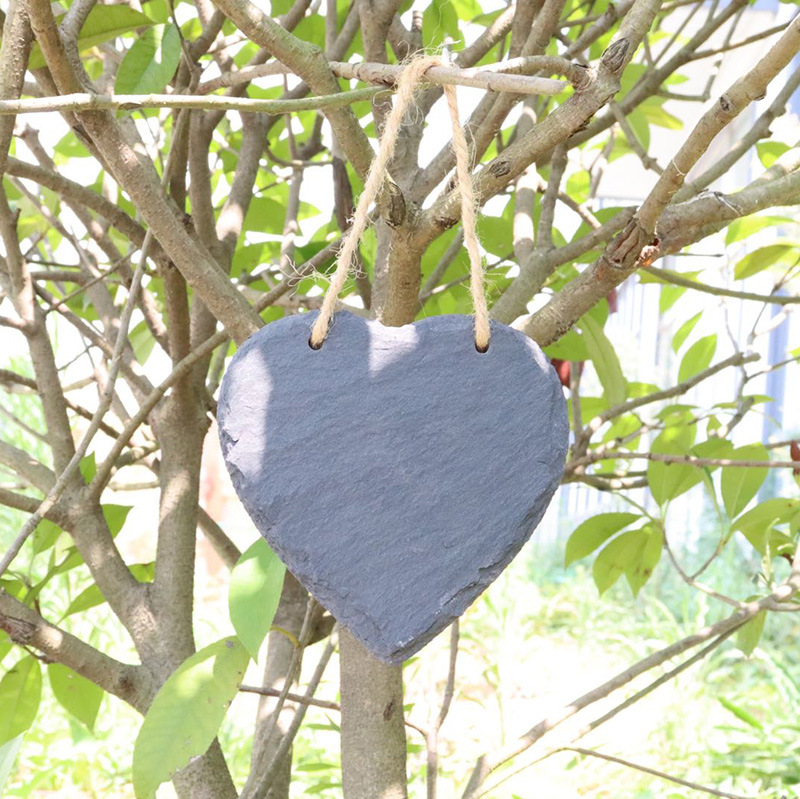 Mayorista etiqueta de planta de pizarra natural etiqueta de piedra de jardinería negra cardíaca pizarra cuadernita cuerda de cáñamo etiqueta colgante