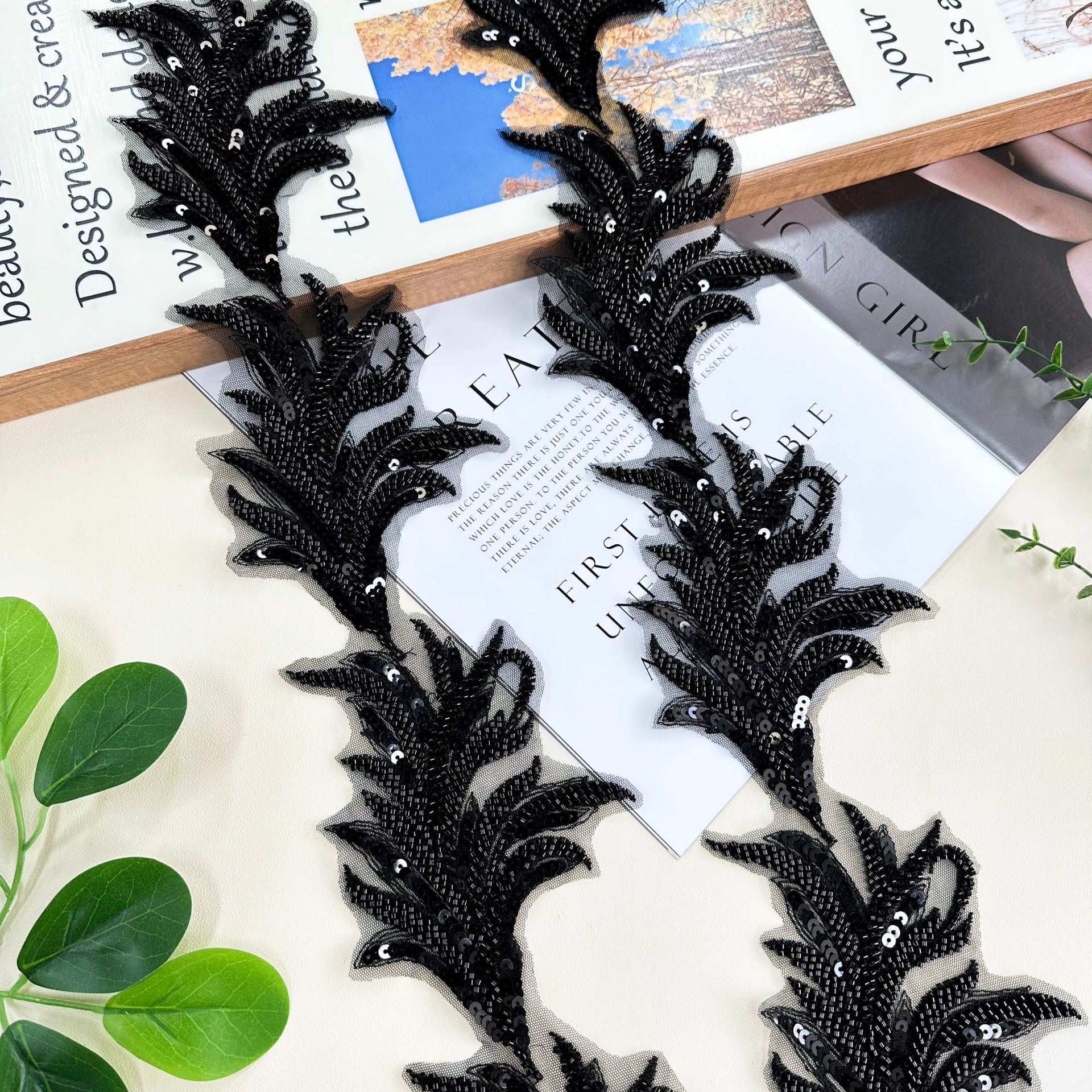 Encaje Bordado de Hoja Tridimensional de Poliéster con Lentejuelas para Vestidos y Camisas