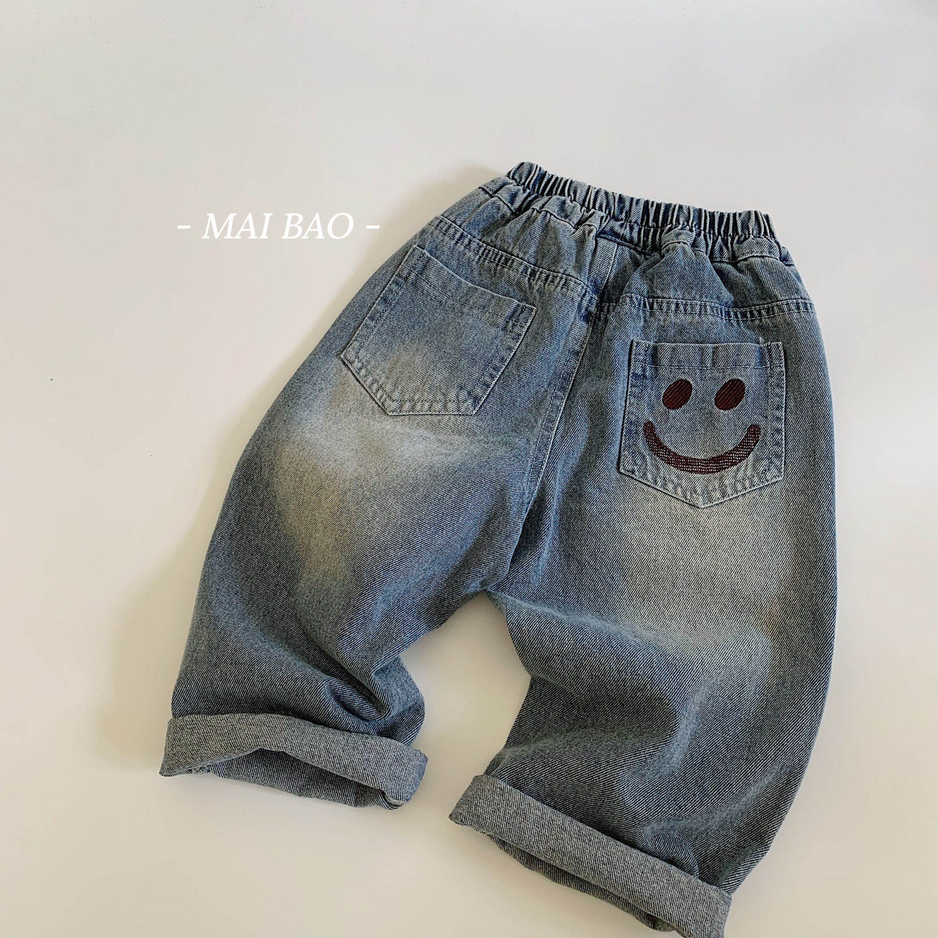 Mai Bao jeans para niños 2025 primavera nuevos niños bordados sonrientes pantalones casuales estilo extranjero pantalones largos sueltos