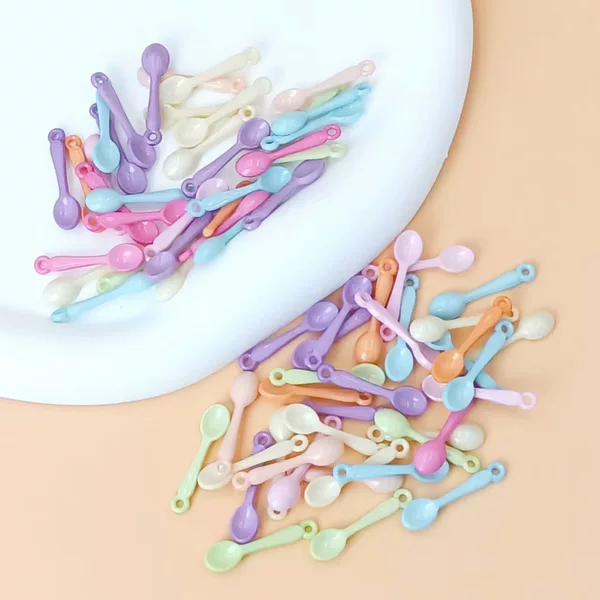 Design Creative Spoon Pendant Fashionable Stylish Simple Rainbow Color Artificial Small Spoon Perforated Pendant Necklace Accessories