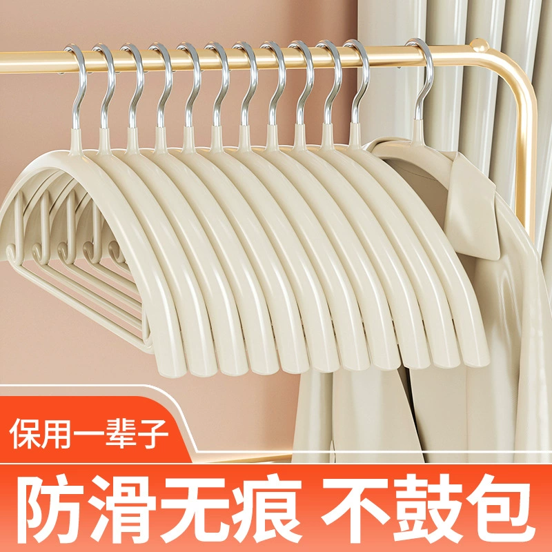 Вешалка для домашней одежды нескользящая, не имеет следов, не может позволить себе плечевые углы