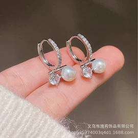 天然珍珠耳饰;耳钉;项链