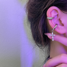 个性辣妹高级感十字架锆石不对称耳扣耳环小众无耳洞耳夹2023新款