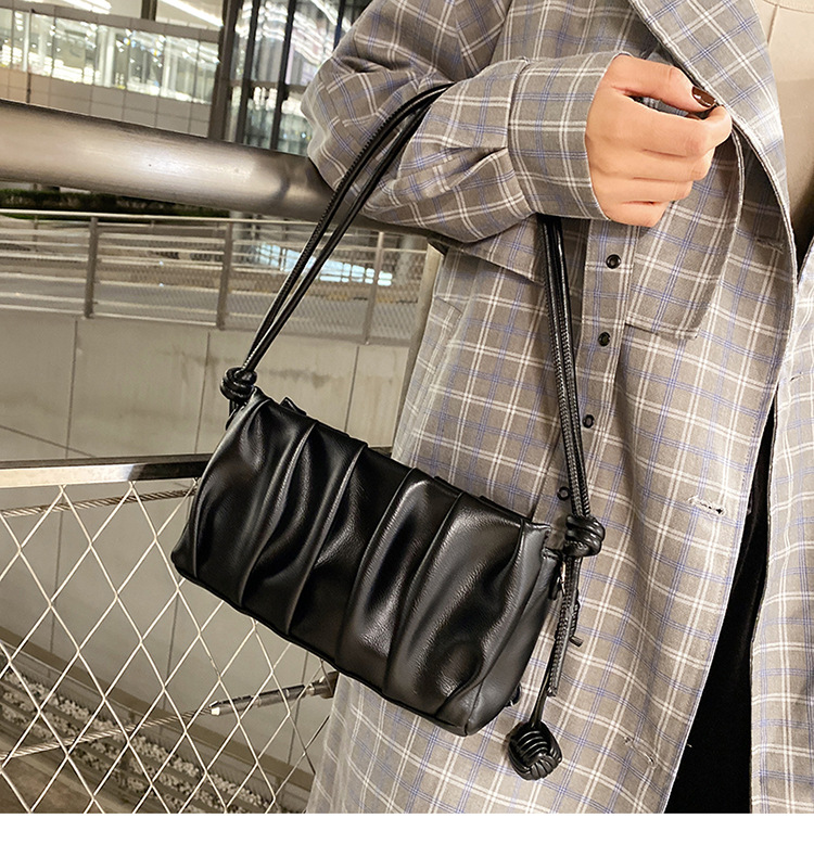 Autumn 2021 New Fashion Messenger Underarm Bag Fold Western Style Single Shoulder Bag display picture 3