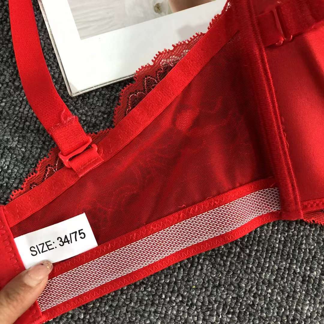 Nueva colección de cuatro pechos ajustable push-up pecho cómodo sin costuras inalámbrico superior delgada inferior ropa interior gruesa sujetador de las mujeres