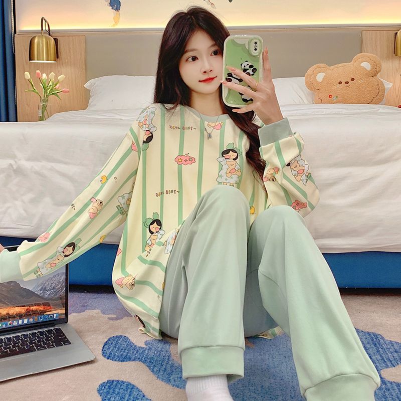 Pijamas al por mayor transfronterizos de mujeres otoño y invierno manga larga de terciopelo chaqueta red dibujos animados dulce viento conjunto de ropa de casa se puede usar fuera