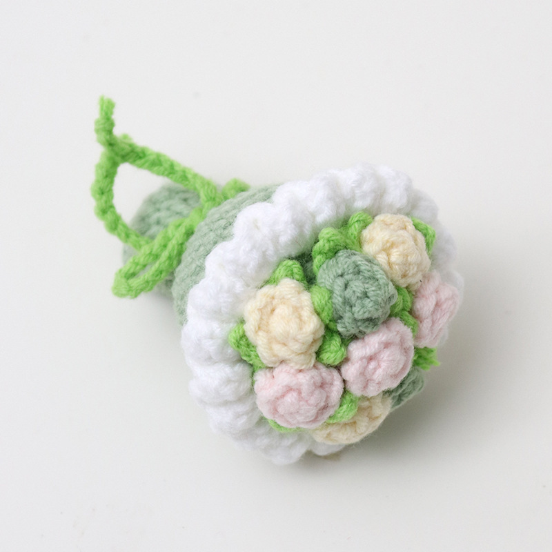 Small bouquet with bright red exquisite body and cute four