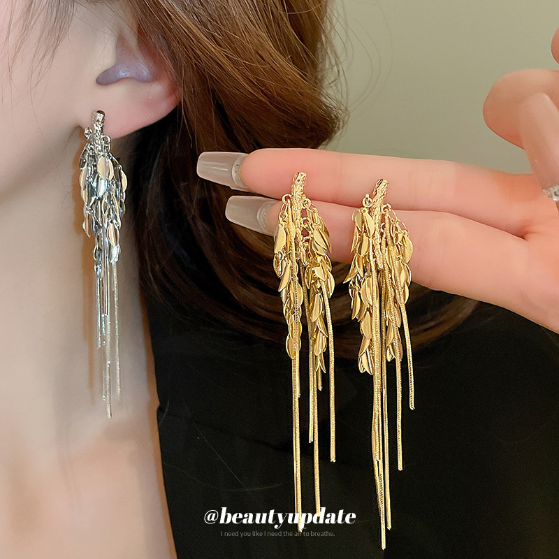 Pendientes de borla de espiga de trigo de viento de metal con aguja de plata Pendientes largos de moda europea y americana Pendientes de diseño exagerado de personalidad al por mayor