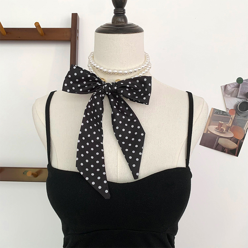 Collar de perlas Pañuelo de seda pequeño de tira larga Sentido de alta calidad Primavera y verano Nuevo estilo Bufanda de todo fósforo Turbante retro Cinta para el cabello
