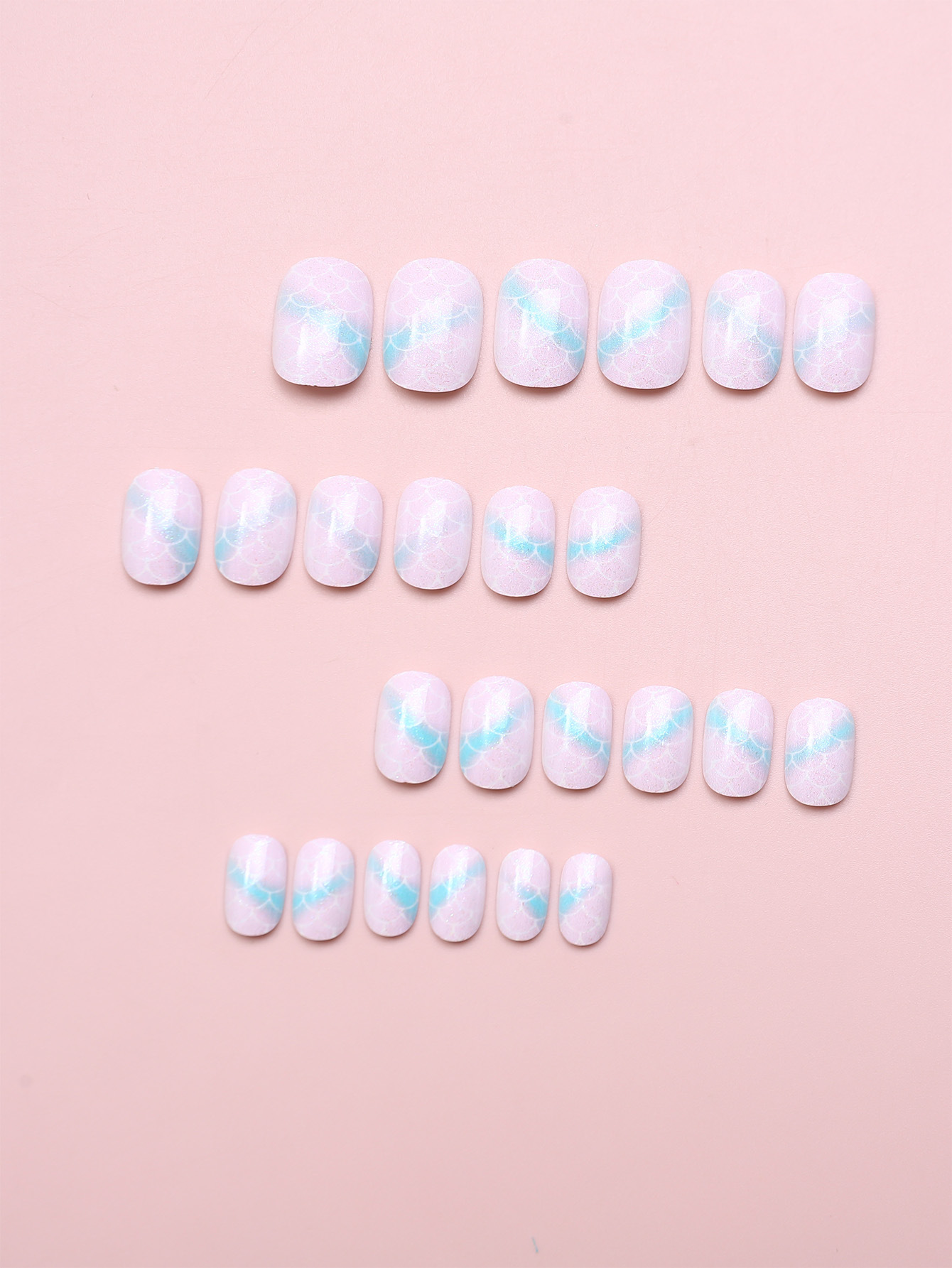 Juego de 24 piezas de uñas postizas para niños con diseño de dibujos animados, desmontables con adhesivo y exquisito diseño.