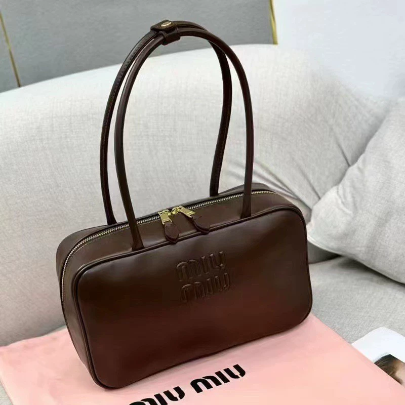 2025miu Новойетка хендсотипруно? (Note: The third contains brand-like text 'miu' and 'Houndstooth' which translates as клетчатая узор? Let's translate sensibly)