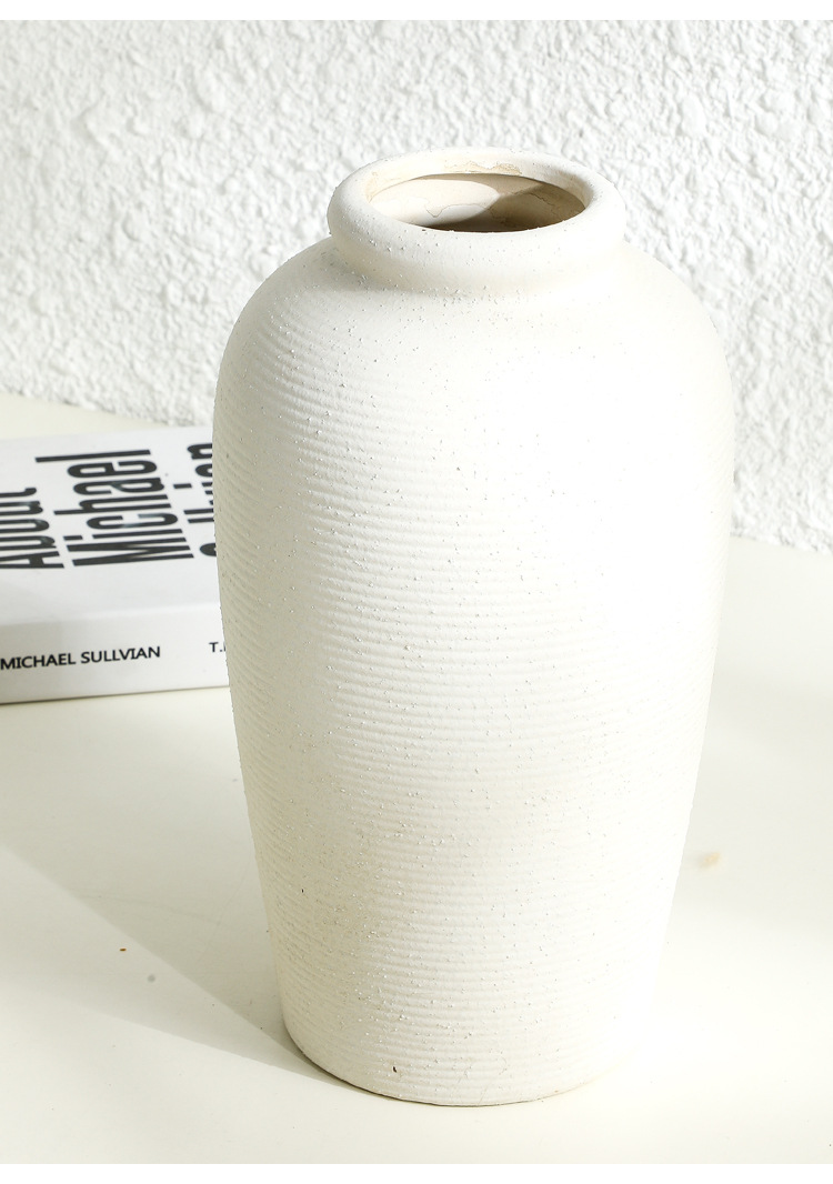 Vintage keramikvas i wabi-sabi stil för vardagsrumsdekoration_voghion.com