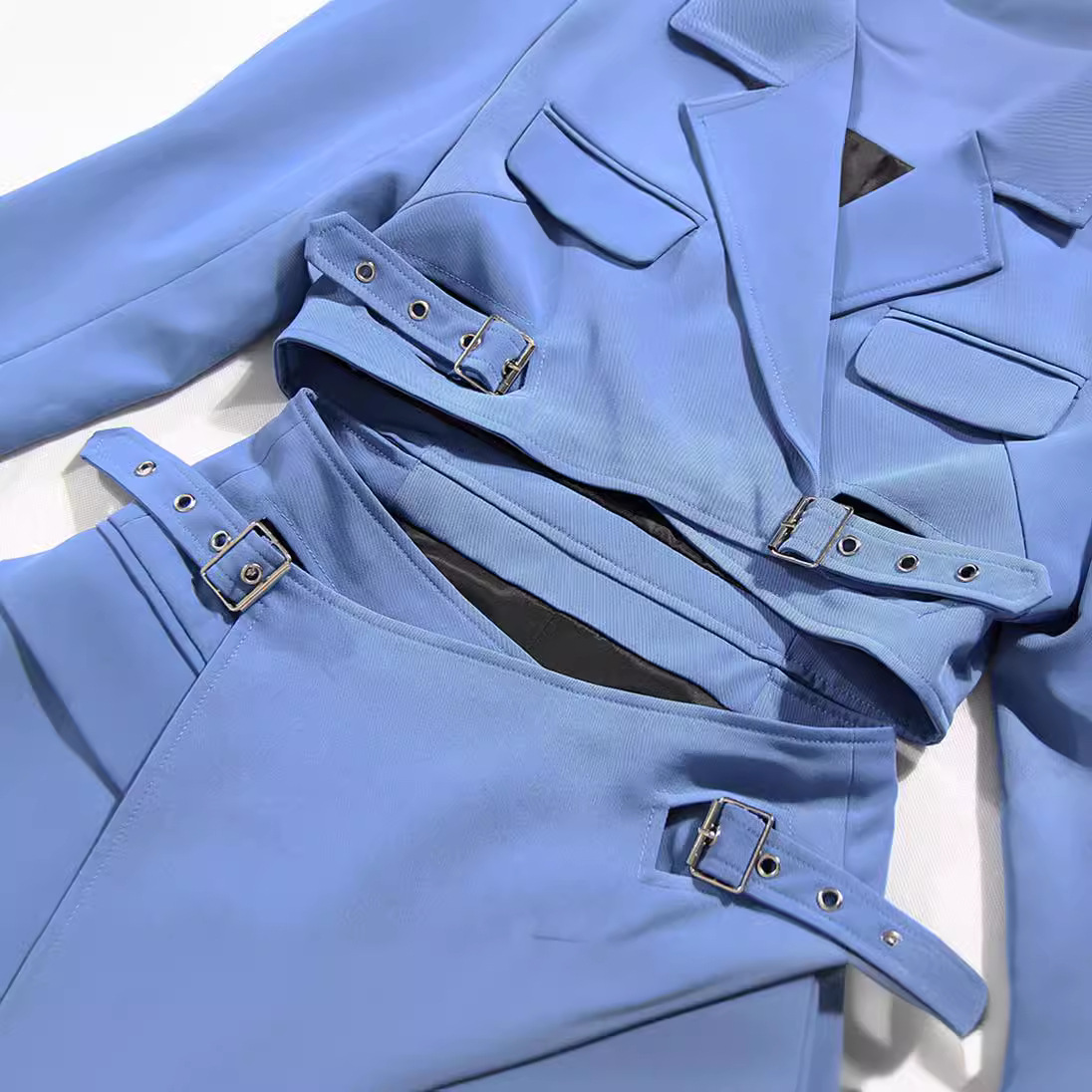 Abbigliamento da donna, abito due pezzi, elegante e alla moda, giacca da abito attillato, gonna a vita alta, gonna corta, tuta_voghion.com