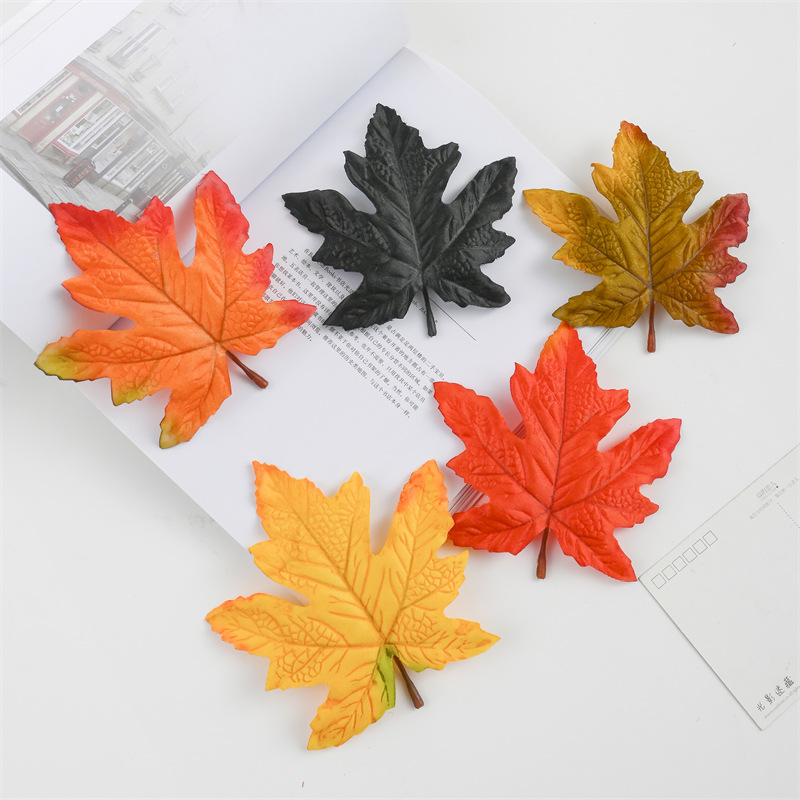 European -style simulation and false tree leaves Maple leaf red…