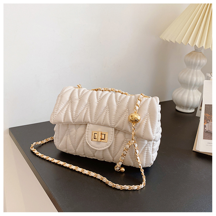 Bolsa feminina pequena estilo perfumado 2023, nova bolsa com corrente de bordado de diamantes, textura de bola dourada, estilo estrangeiro, bolsa transversal de ombro único_voghion.com