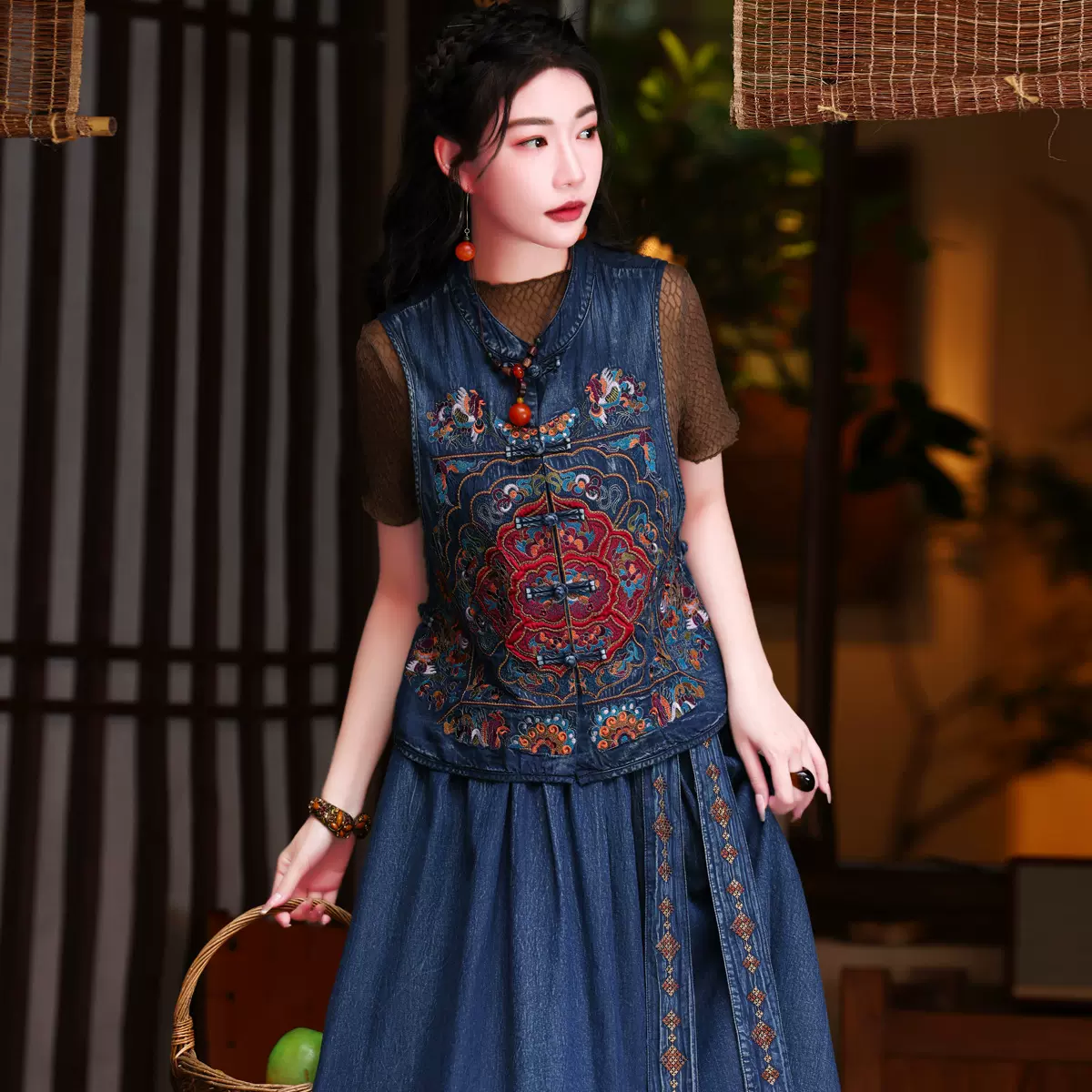 2025春夏新款重工刺绣复古风马甲女手工盘扣新国风牛仔上衣女9378