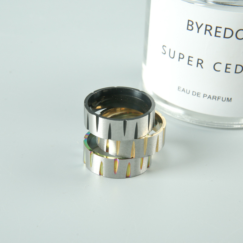 Title 4, Elektroplattierter, farbenfroher Ring aus gebür...