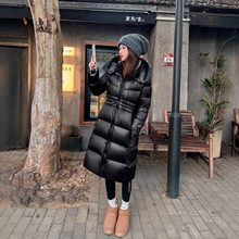 明星同款黑金羽绒服女长款过膝加厚保暖2025新款连帽抽绳收腰外套