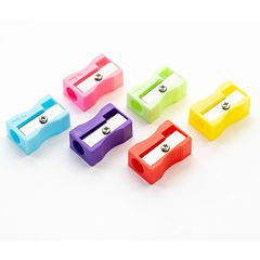 ミニカラー単穴長方形プラスチック鉛筆削り小学生鉛筆削り手動鉛筆削り文具卸売