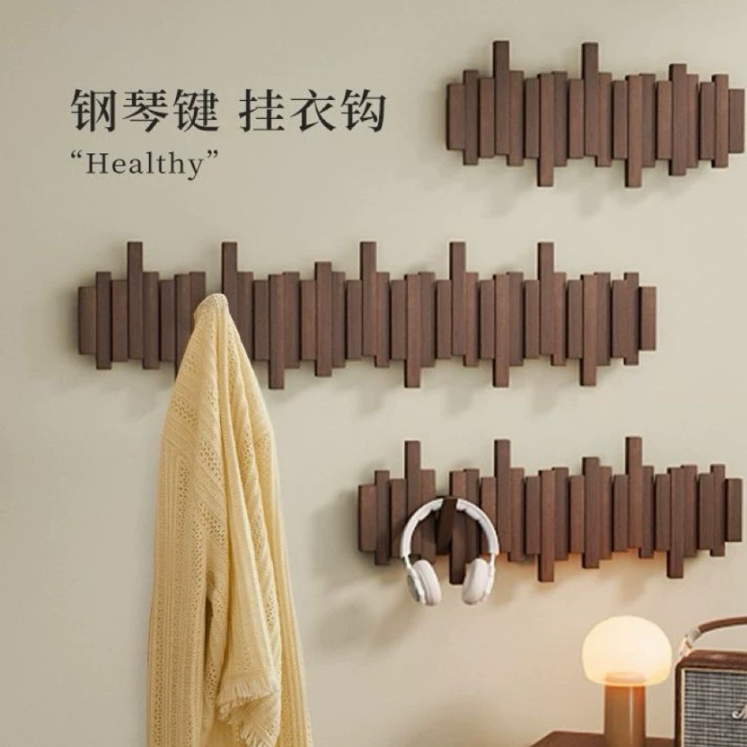 Творческая вешалка из цельного дерева