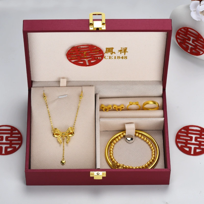 Свадебный набор украшений: кольцо, ожерелье, браслет с тремя золотыми элементами