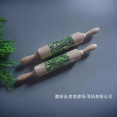メーカーの現物は実木のめん棒を供給しています。