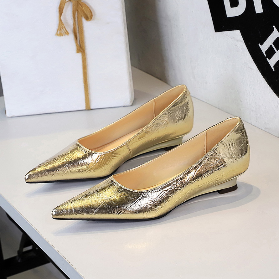 Décolleté con zeppa da donna stile retrò francese punta affilata_voghion.com