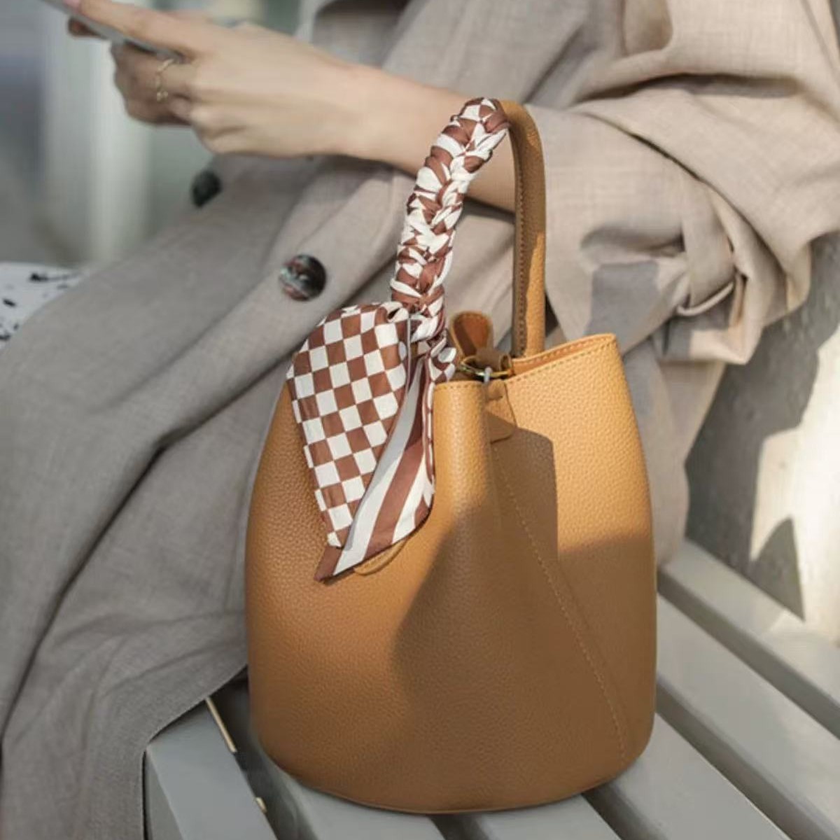 High-End Work and Commuting Bucket Bag 2025 New Versatile Mini Autumn and Winter Satchel Women's Bag Single Shoulder Crossbody Bag