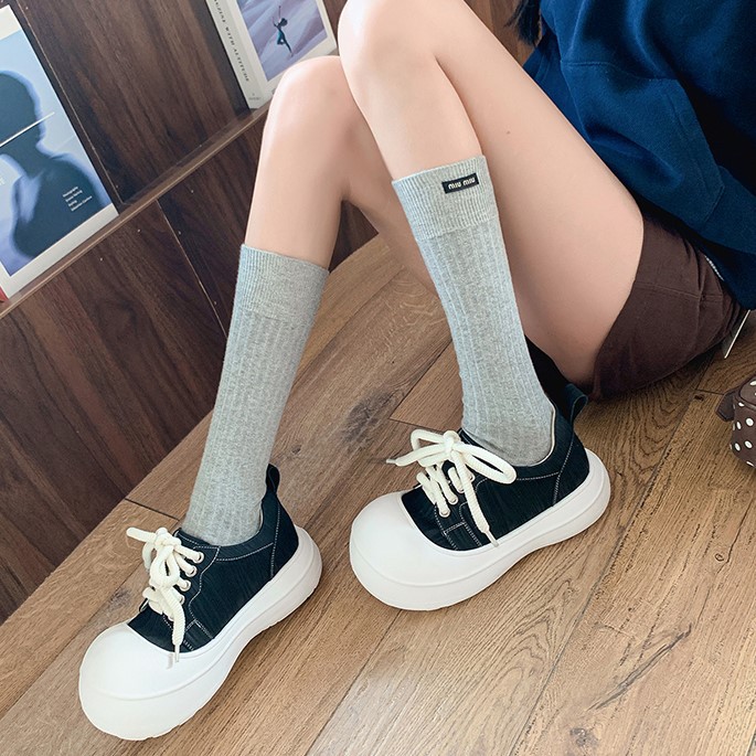 Giày sneaker nữ đế dày chunky mũi to phong cách bánh mì dây buộc tăng chiều cao — màu đen, màu hồng, màu trắng