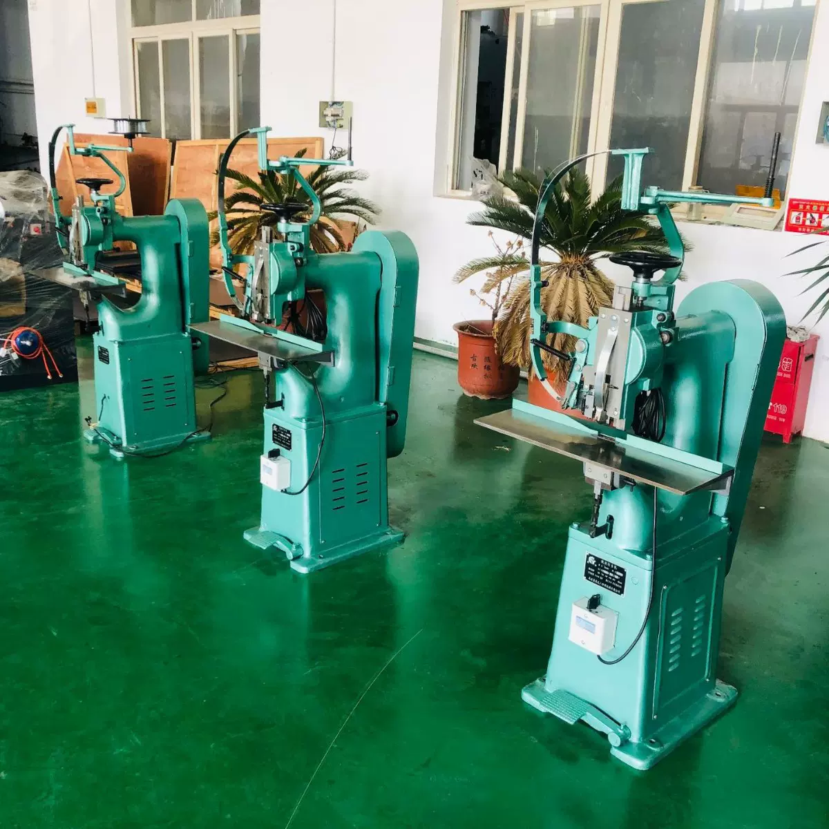 101重型订折机 铁丝装订机工业重型订书机印刷厂大型骑马钉折机