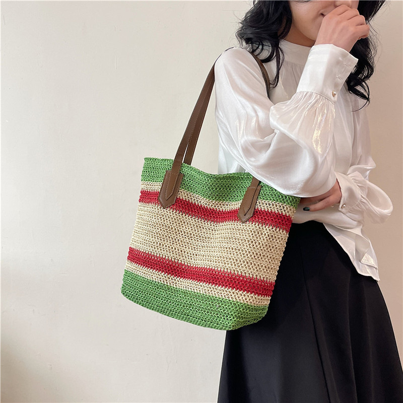 Wholesale of new straw woven bags for Spring 2025, large-capacity cross-border trendy and fashionable tote bags, casual commuting underarm bags undefined