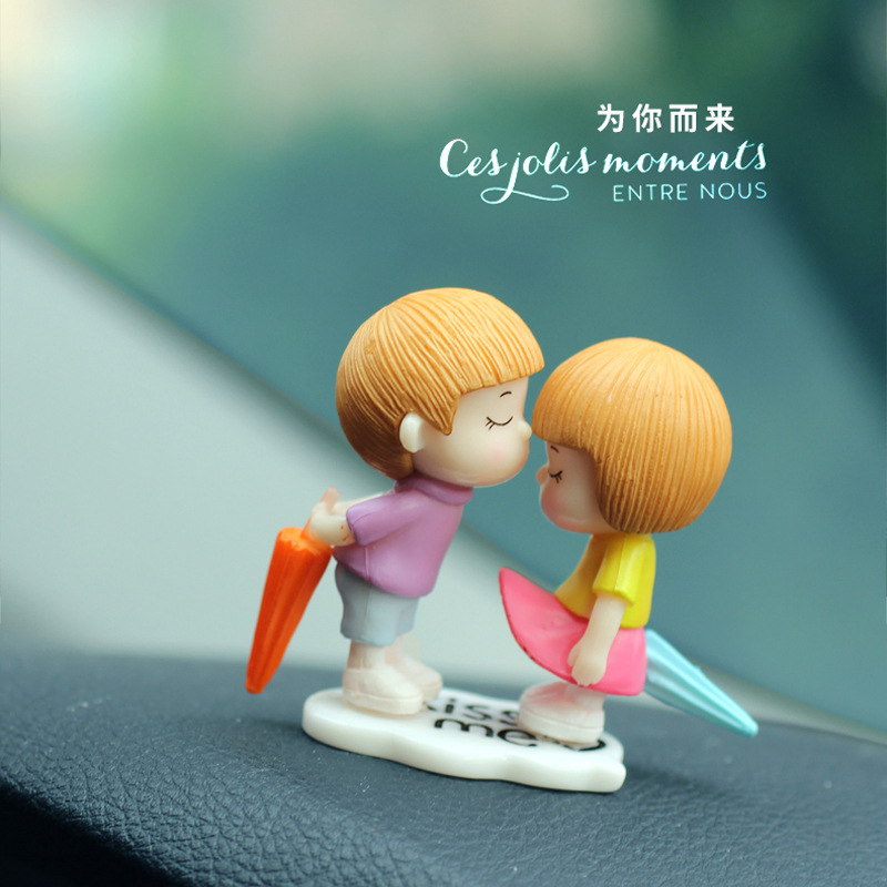 [Colección de adornos de pareja] Decoraciones de coche consola central de coche accesorios de coche lindo espejo retrovisor muñeca de dibujos animados