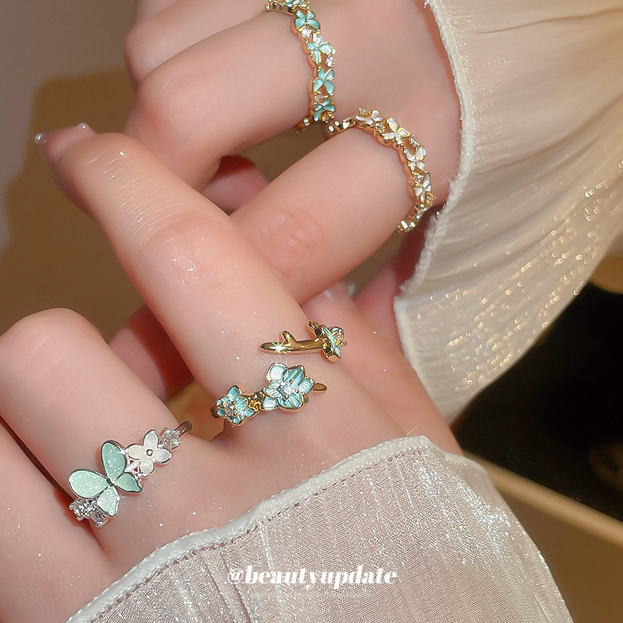 Bague élégante et raffinée, ornée d'une fleur en zircon et plaquée or véritable, pour l'index._voghion.com