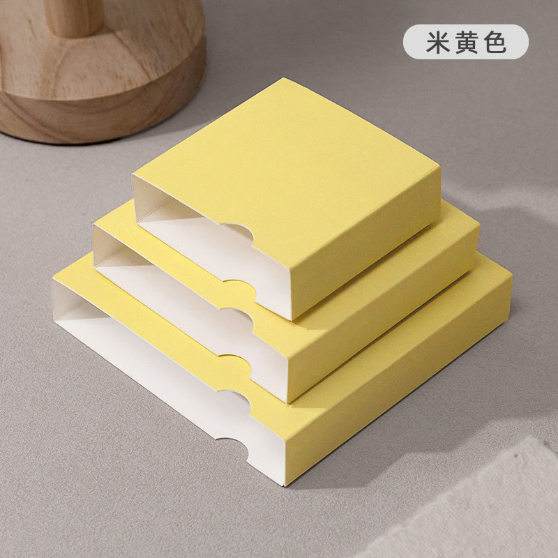 Funda de papel beige; 7*7*2cm